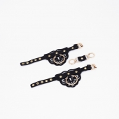 Черные кожаные наручники с клепками, кольцами и золотистой фурнитурой - Crazy Handmade - купить с доставкой в Иваново Черные кожаные наручники с клепками, кольцами и золотистой фурнитурой - Crazy Handmade - купить с доставкой в Иваново