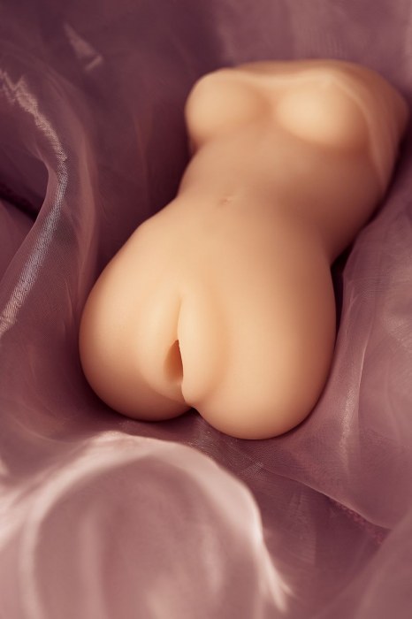 Телесный мастурбатор в виде женской фигурки - Toyfa Basic - в Иваново купить с доставкой