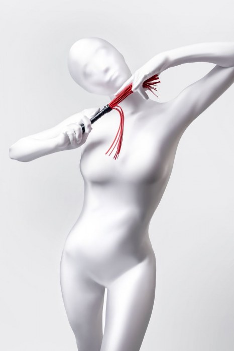 Красно-черный флоггер Anonymo - 28 см. - ToyFa - купить с доставкой в Иваново