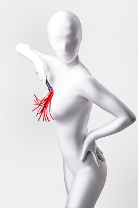 Красно-черный флоггер Anonymo - 28 см. - ToyFa - купить с доставкой в Иваново