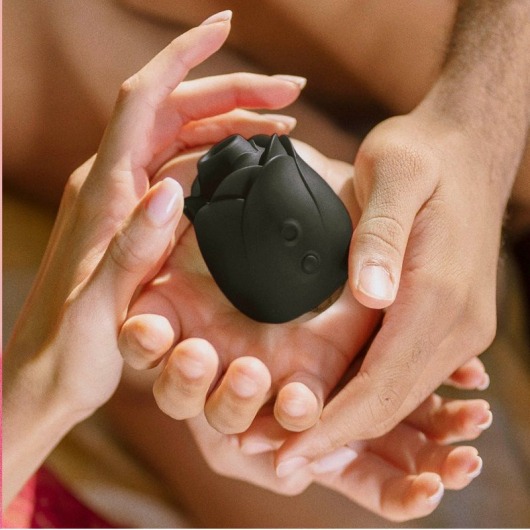 Черный клиторальный стимулятор Black Rose Silicone Clitoral Suction - Fifty Shades of Grey