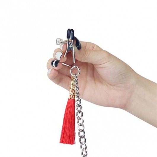 Зажимы на соски и клитор с игривыми красными кисточками Nipple Clit Tassel Clamp With Chain - Lovetoy - купить с доставкой в Иваново